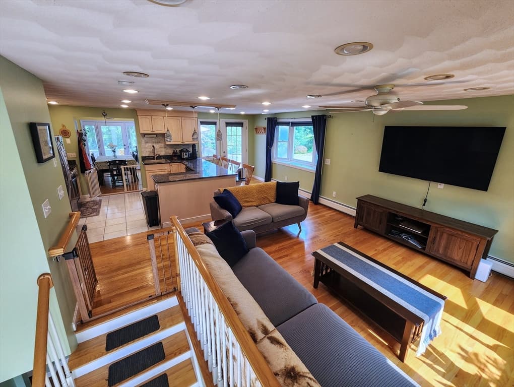 4 Amherst St, Billerica MA 01862 photo 3