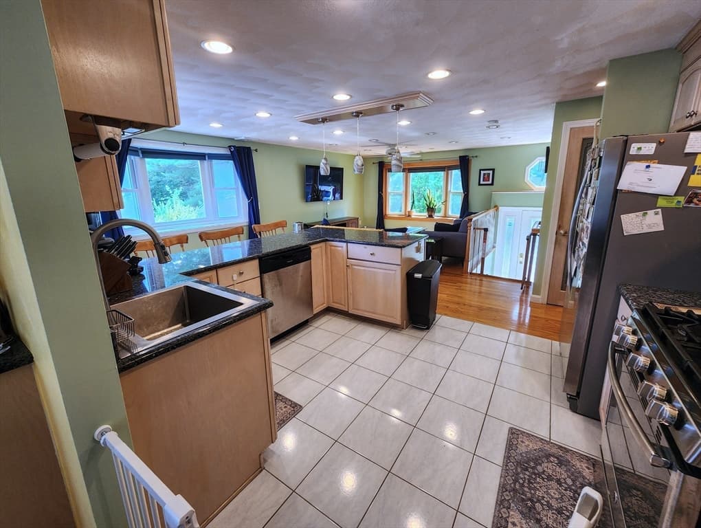 4 Amherst St, Billerica MA 01862 photo 5