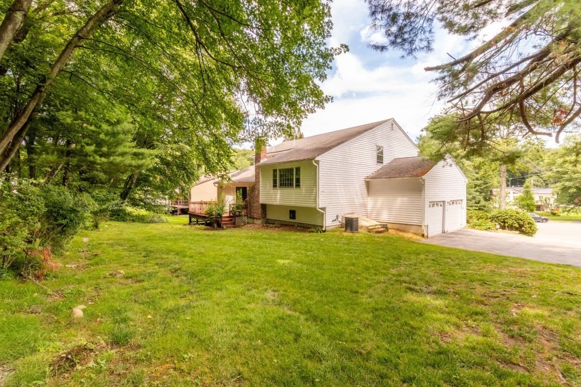 Single Family Residence at 5 Tomkins Ln, Framingham MA 01702, photo 7 of 37