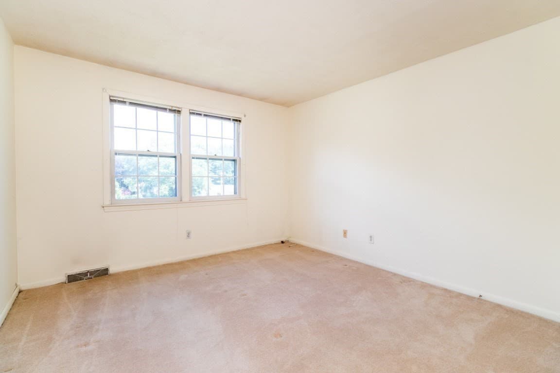 Single Family Residence at 5 Tomkins Ln, Framingham MA 01702, photo 32 of 37
