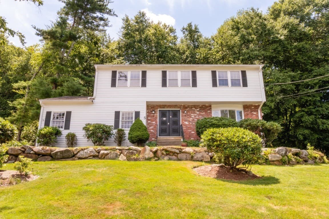 5 Tomkins Ln, Framingham MA 01702