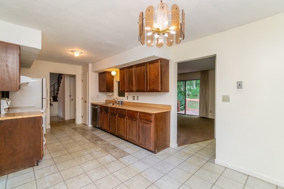 Single Family Residence at 5 Tomkins Ln, Framingham MA 01702, photo 18 of 37