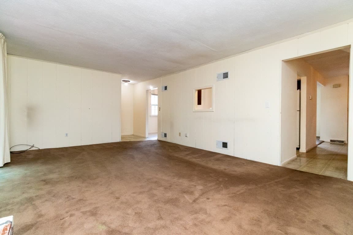 Single Family Residence at 5 Tomkins Ln, Framingham MA 01702, photo 11 of 37
