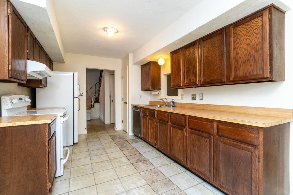 Single Family Residence at 5 Tomkins Ln, Framingham MA 01702, photo 19 of 37