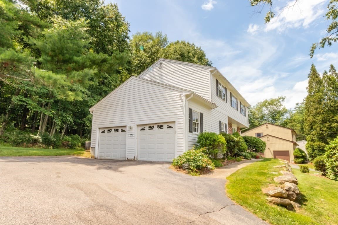 Single Family Residence at 5 Tomkins Ln, Framingham MA 01702, photo 4 of 37