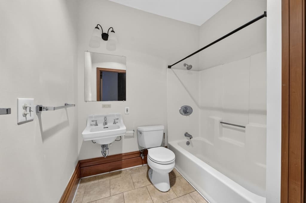 Condominium at 533 Locust St # 4, Fall River MA 02720, photo 7 of 19