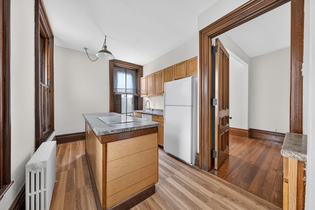 Condominium at 533 Locust St # 4, Fall River MA 02720, photo 9 of 19