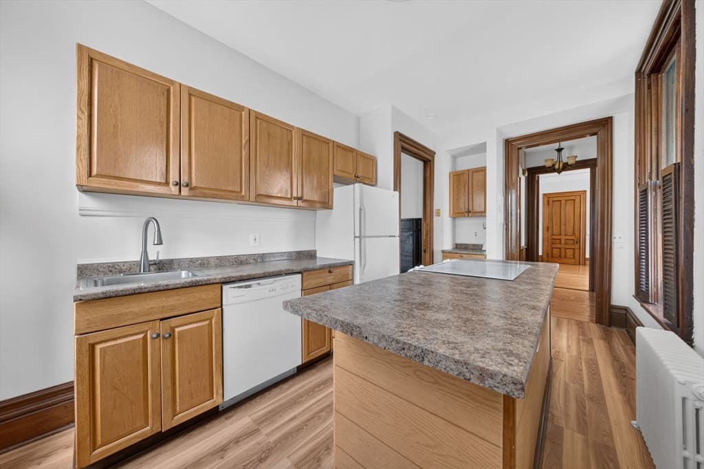 Condominium at 533 Locust St # 4, Fall River MA 02720, photo 11 of 19