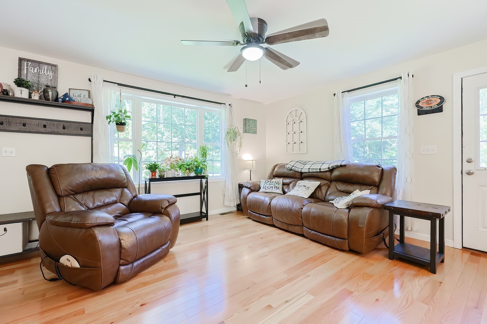 Single Family Residence at 30 Town Farm Rd, North Brookfield MA 01535, North Brookfield, photo 5 of 39