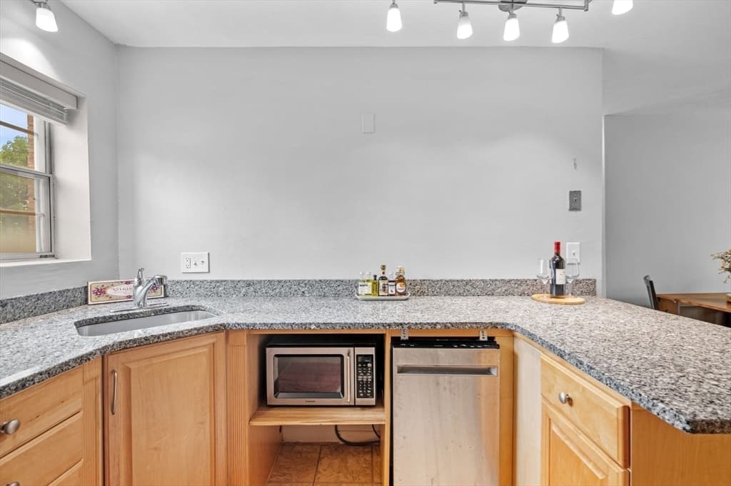 Condominium at 4 Robinwood Avenue # 6, Boston MA 02130, Boston, photo 6 of 33
