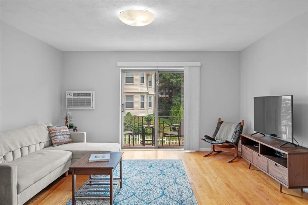 Condominium at 4 Robinwood Avenue # 6, Boston MA 02130, Boston, photo 13 of 33