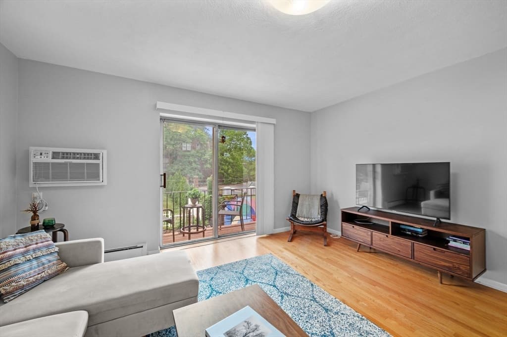 Condominium at 4 Robinwood Avenue # 6, Boston MA 02130, Boston, photo 14 of 33