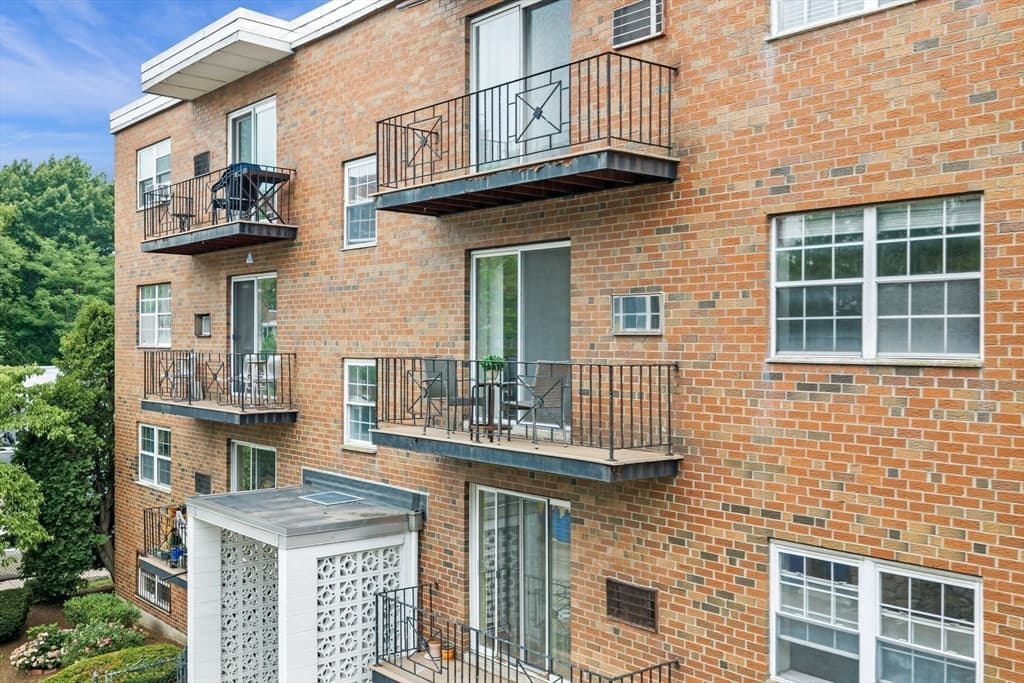 Condominium at 4 Robinwood Avenue # 6, Boston MA 02130, Boston, photo 31 of 33
