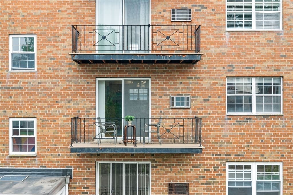 Condominium at 4 Robinwood Avenue # 6, Boston MA 02130, Boston, photo 4 of 33