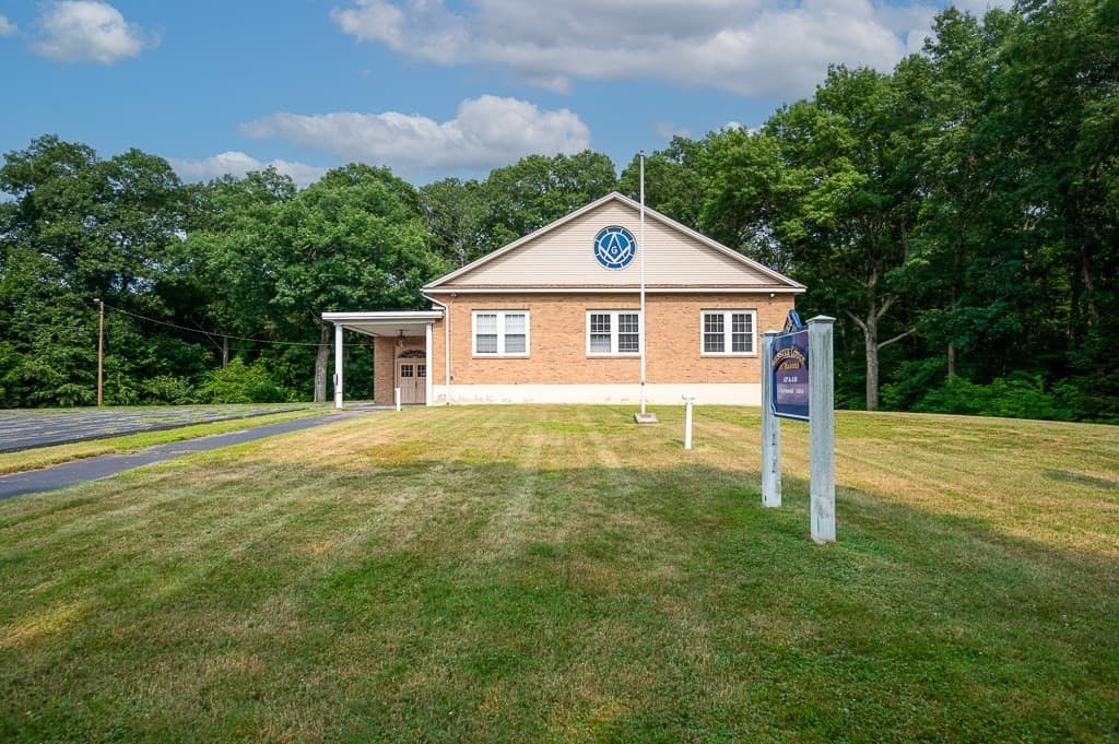 27 Brandes St, Webster MA 01570