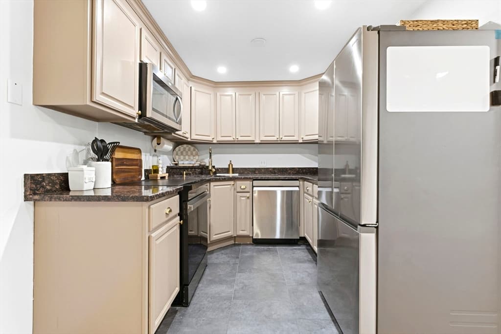 206 Rock St # M7, Norwood MA 02062 photo 3