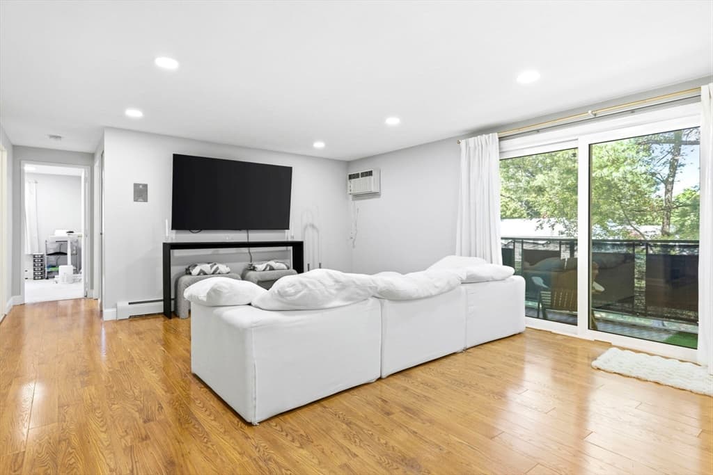 206 Rock St # M7, Norwood MA 02062