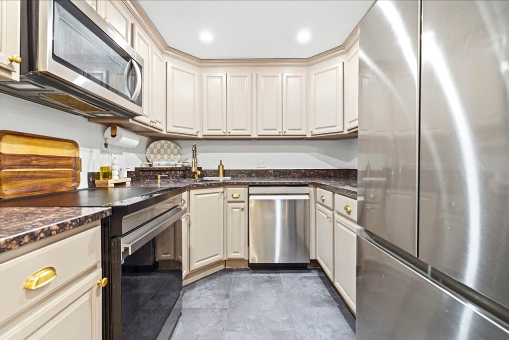 206 Rock St # M7, Norwood MA 02062 photo 4
