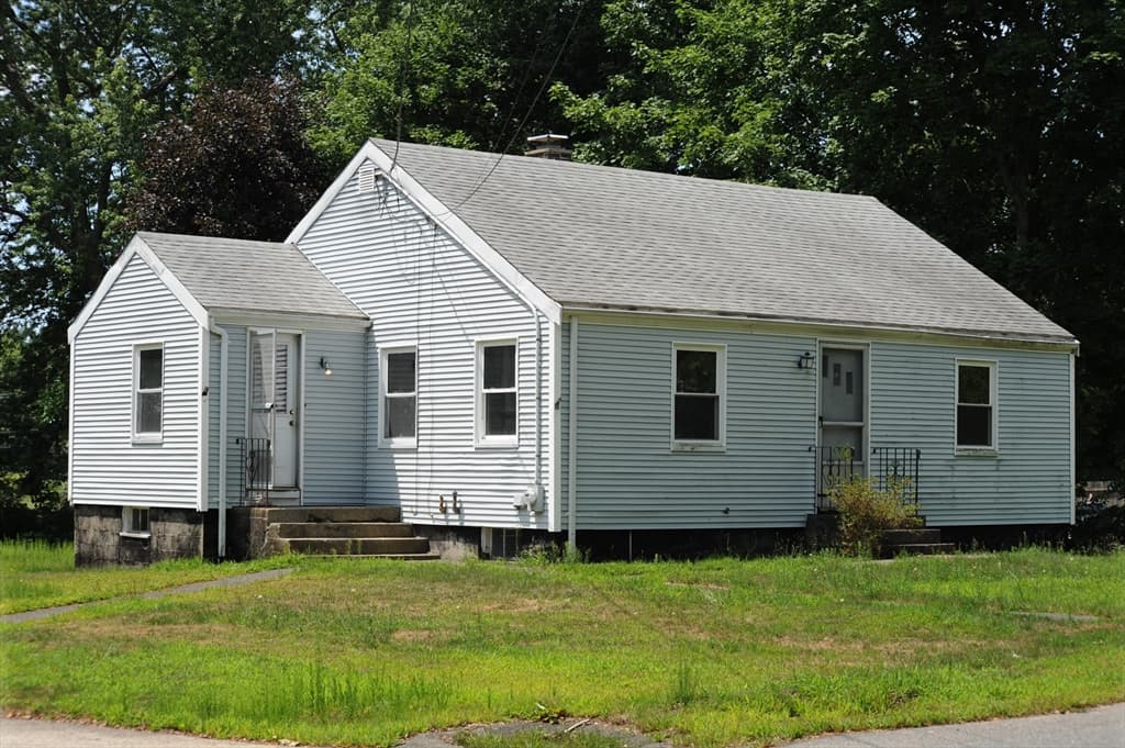 28 Pleasant St, Hanson MA 02341