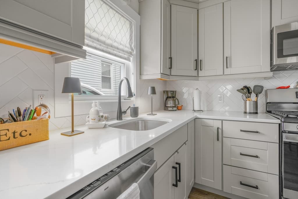 381 Wood St, Bristol RI 02809 photo 13