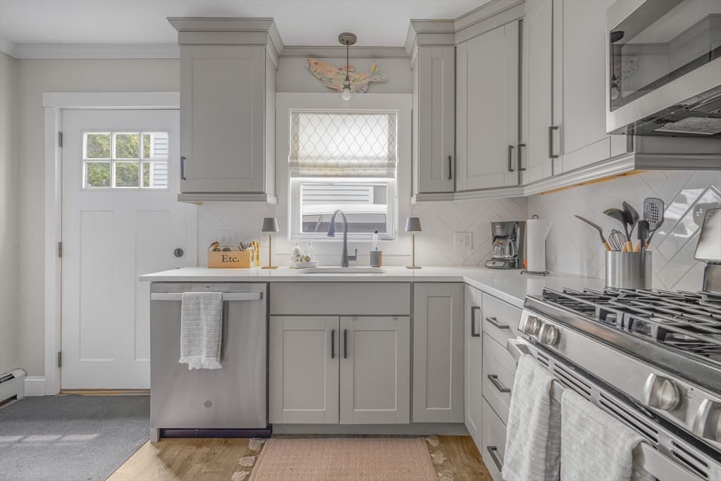 381 Wood St, Bristol RI 02809 photo 12