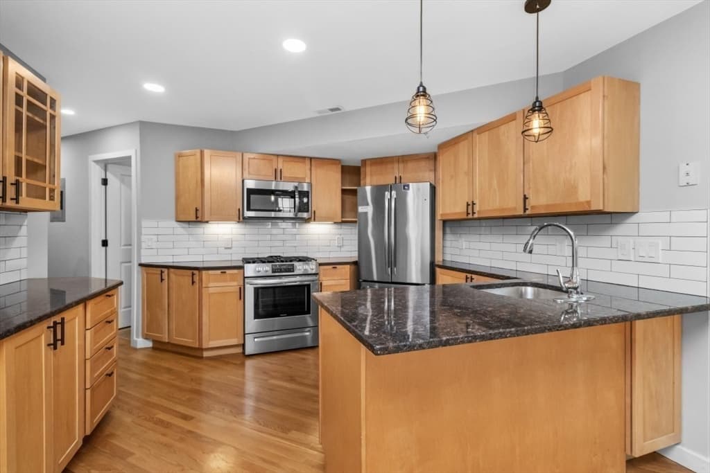 40 Baxter St # 7, Boston MA 02127 photo 2