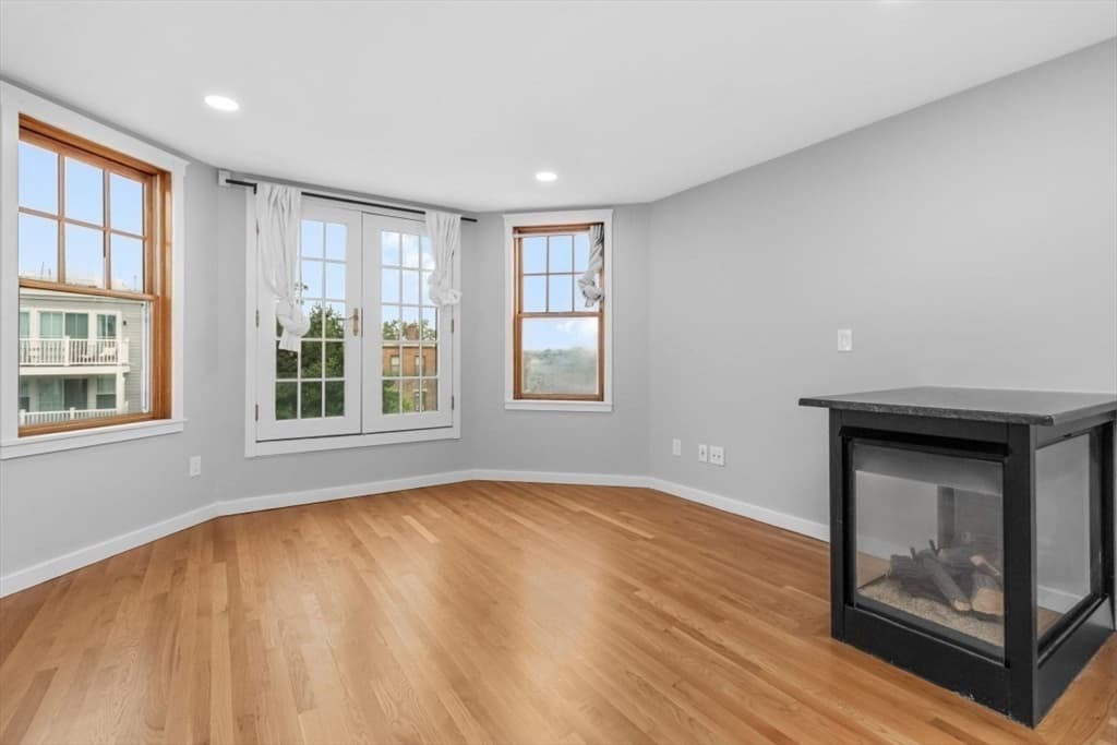 40 Baxter St # 7, Boston MA 02127 photo 6