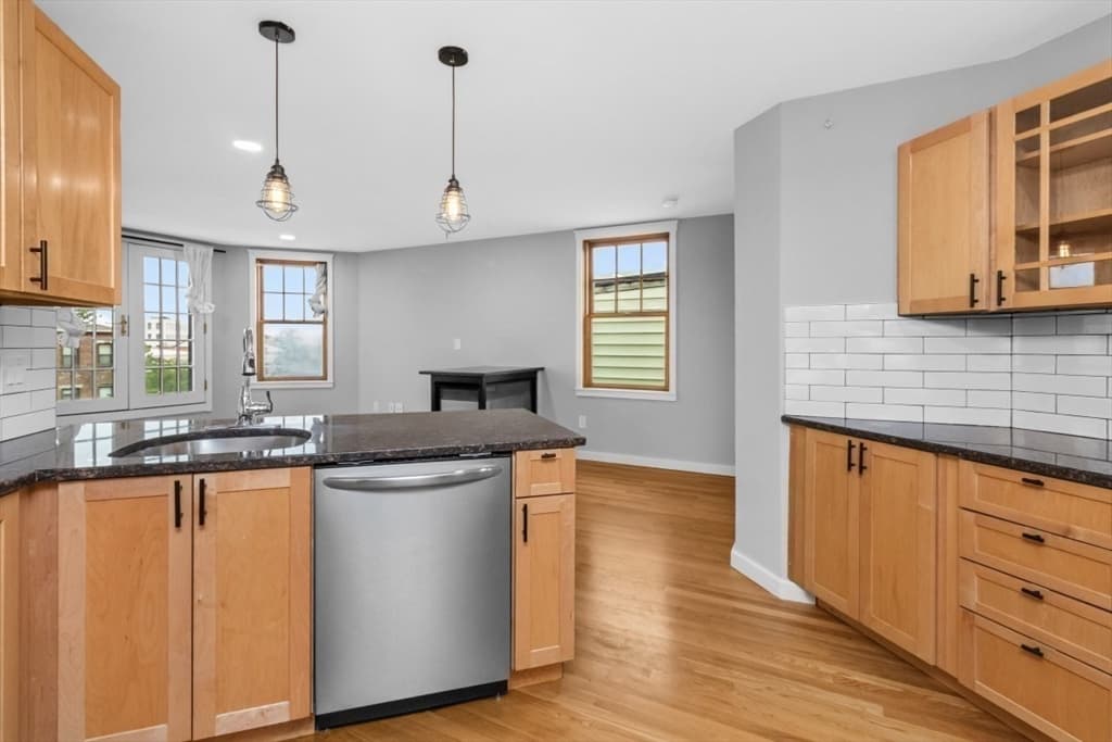 40 Baxter St # 7, Boston MA 02127 photo 4