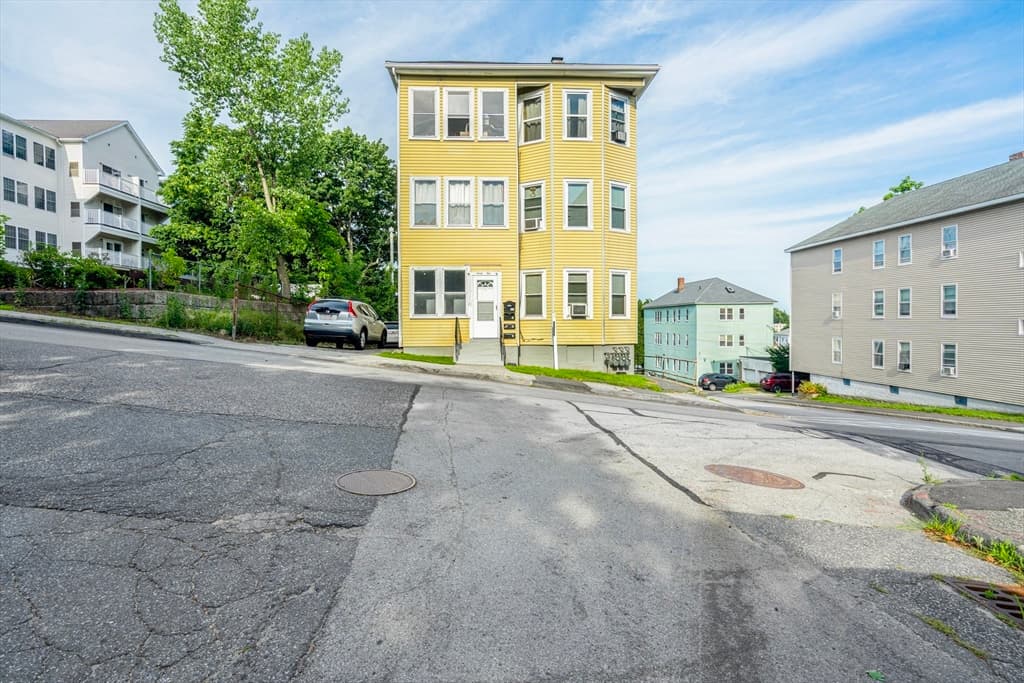42 Adams St, Worcester MA 01604