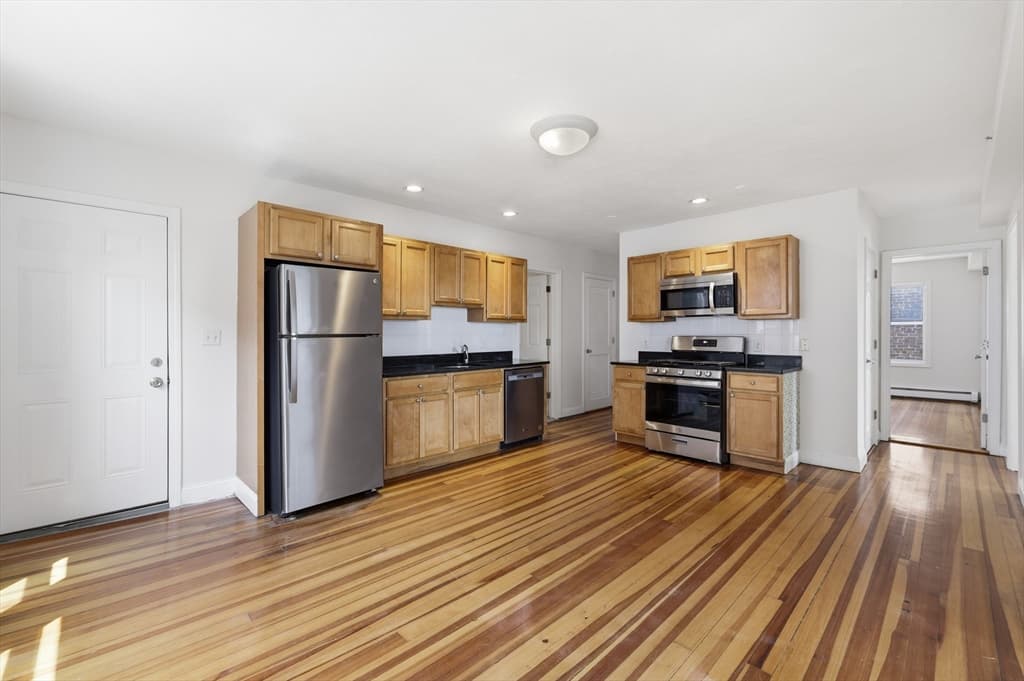 Condominium at 41 Harbor St # 4, Salem MA 01970, Salem, photo 3 of 39