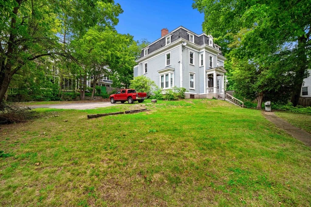 7 Maple Ave, Haverhill MA 01830