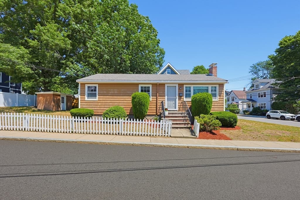 10 Meyer St, Boston MA 02131