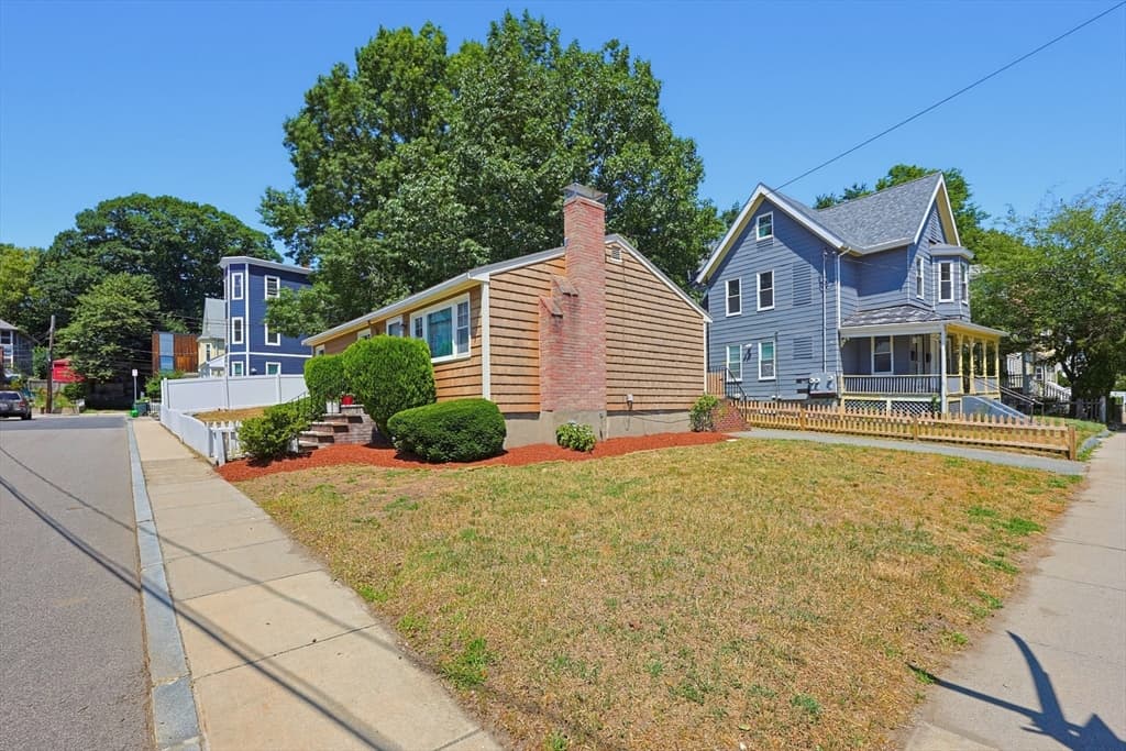 10 Meyer St, Boston MA 02131 photo 4