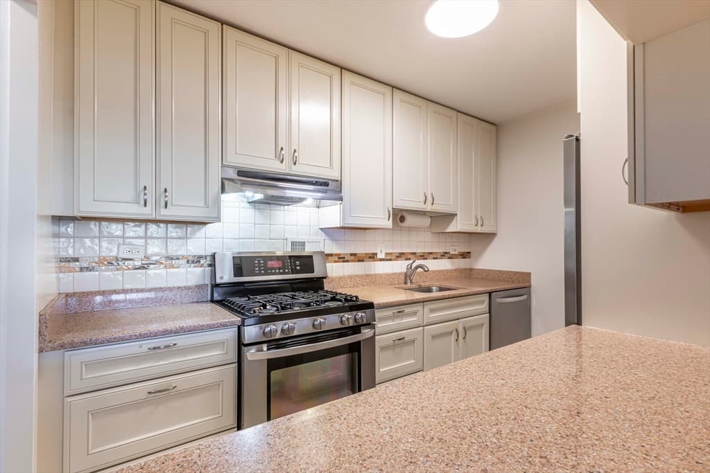 Condominium at 8 Whittier Place # 4C, Boston MA 02114, Boston, photo 5 of 20