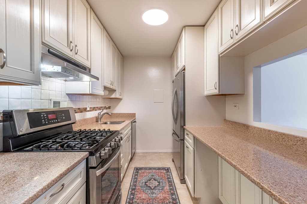 Condominium at 8 Whittier Place # 4C, Boston MA 02114, Boston, photo 4 of 20