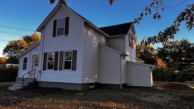 81 Mccarthy Ave, Chicopee MA 01020 photo 3
