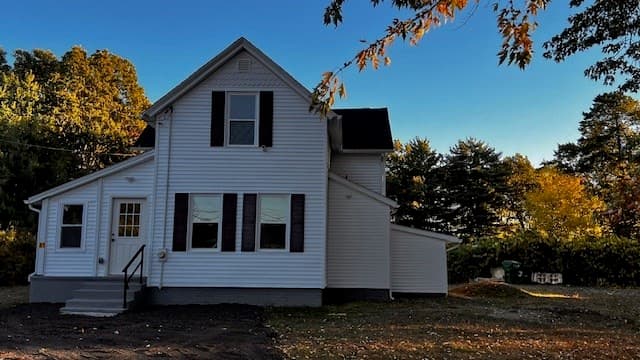 81 Mccarthy Ave, Chicopee MA 01020