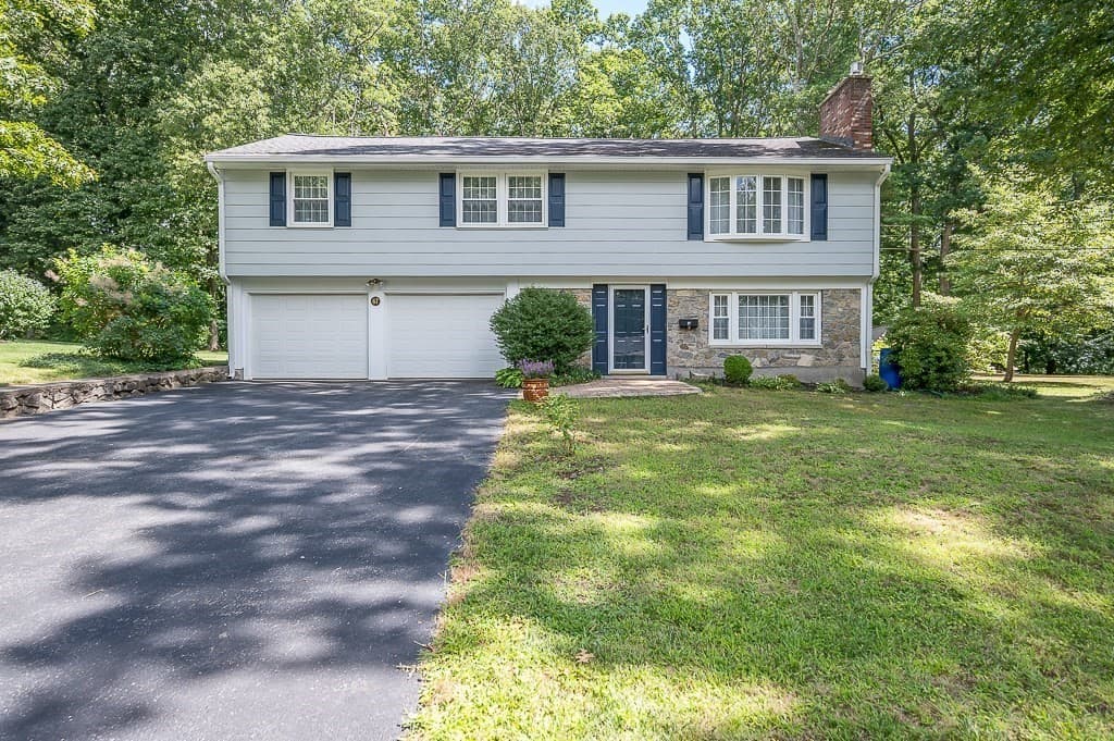 67 Angelica Dr, Framingham MA 01701