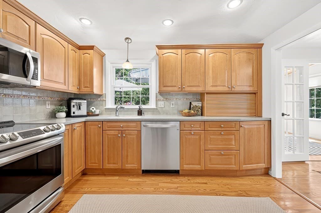 Single Family Residence at 67 Angelica Dr, Framingham MA 01701, Framingham, photo 5 of 42