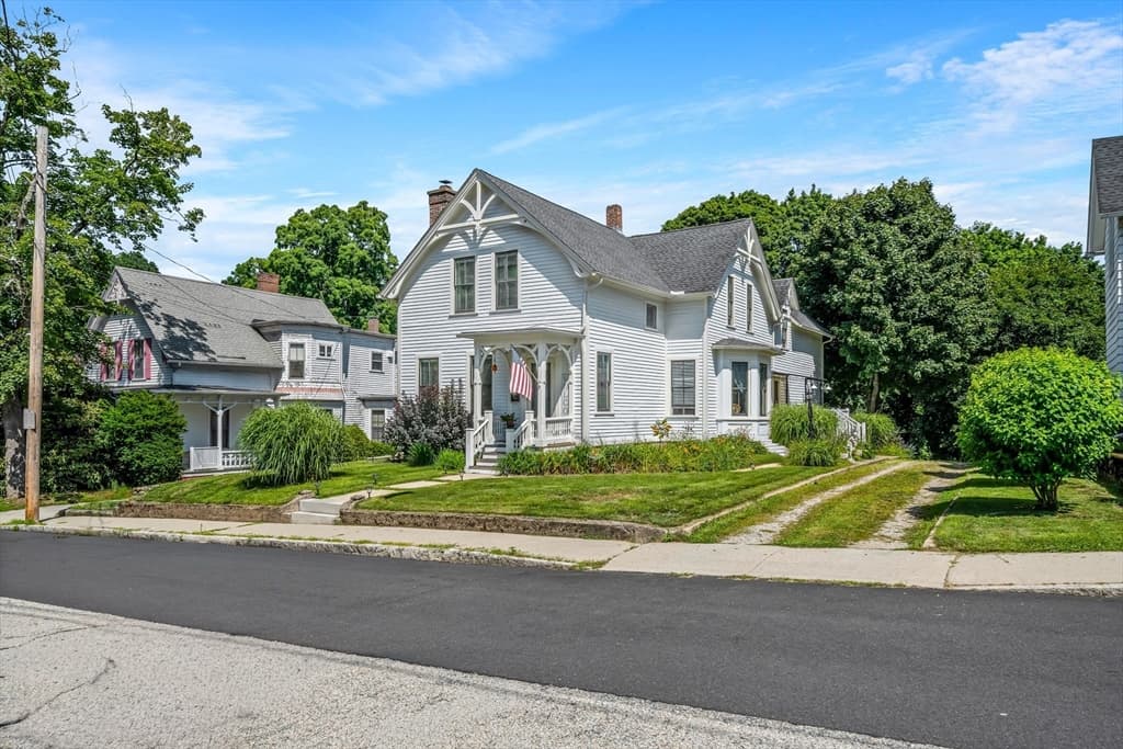 125 Chapin St, Southbridge MA 01550 photo 2