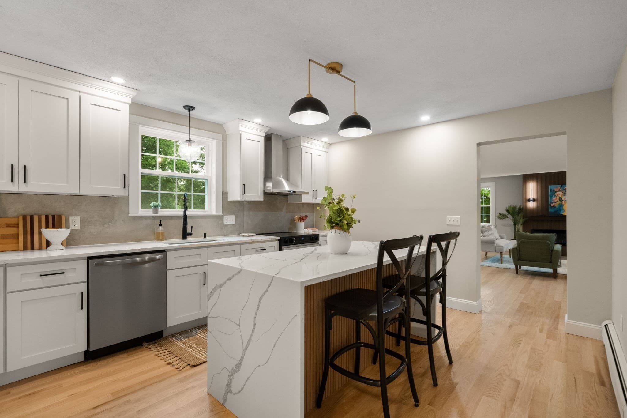 Single Family Residence at 125 Bayview Ave, Berkley MA 02779, Berkley, photo 5 of 39