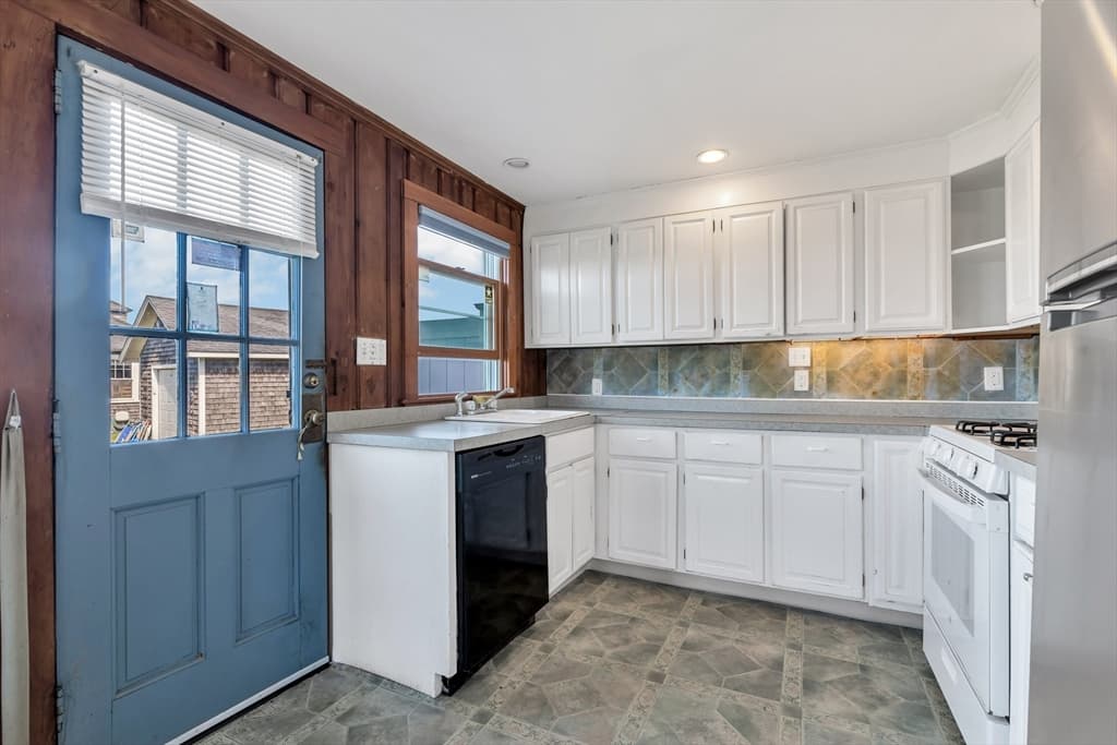 411 Maravista Ave, Falmouth MA 02536 photo 14