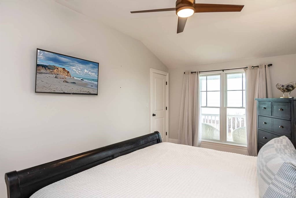 Single Family Residence at 28 Beach Rd, Oak Bluffs MA 02557, photo 22 of 40