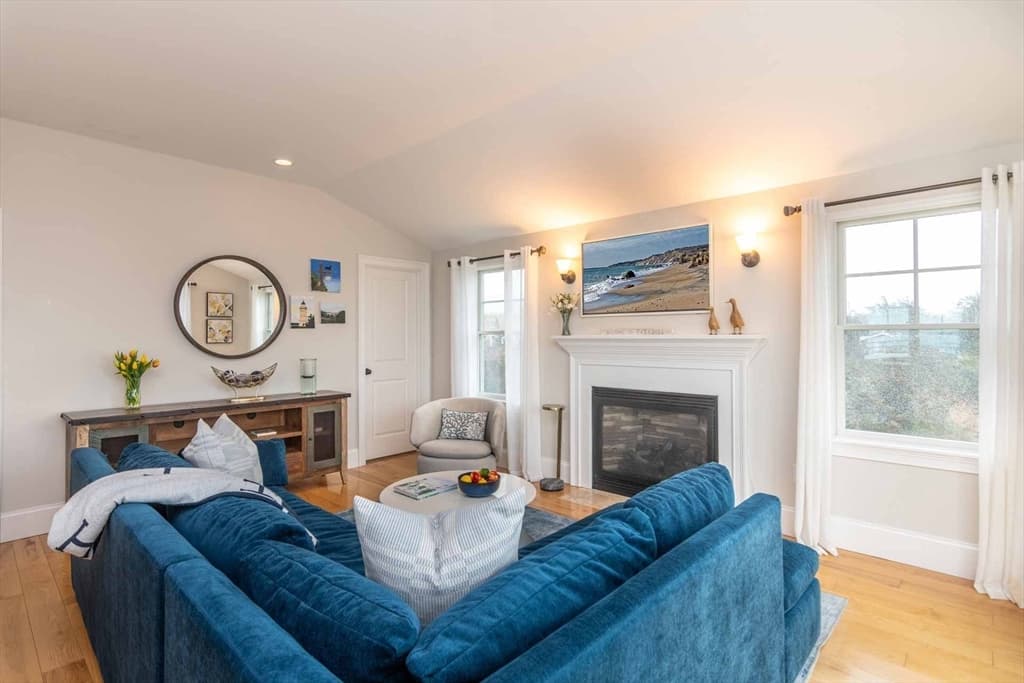 Single Family Residence at 28 Beach Rd, Oak Bluffs MA 02557, photo 7 of 40