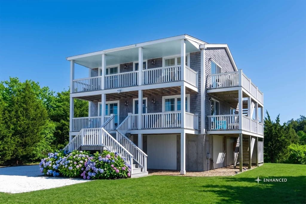 28 Beach Rd, Oak Bluffs MA 02557