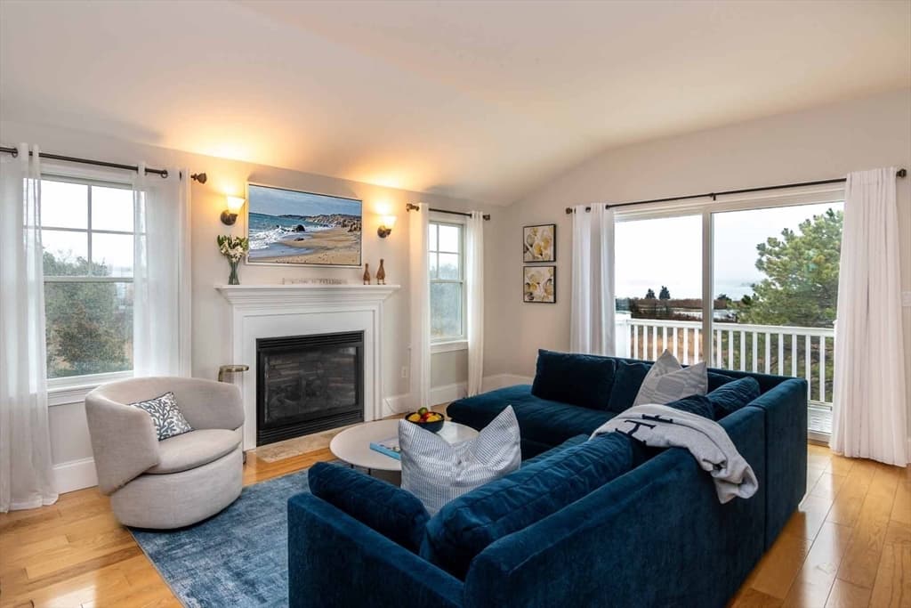 Single Family Residence at 28 Beach Rd, Oak Bluffs MA 02557, photo 5 of 40