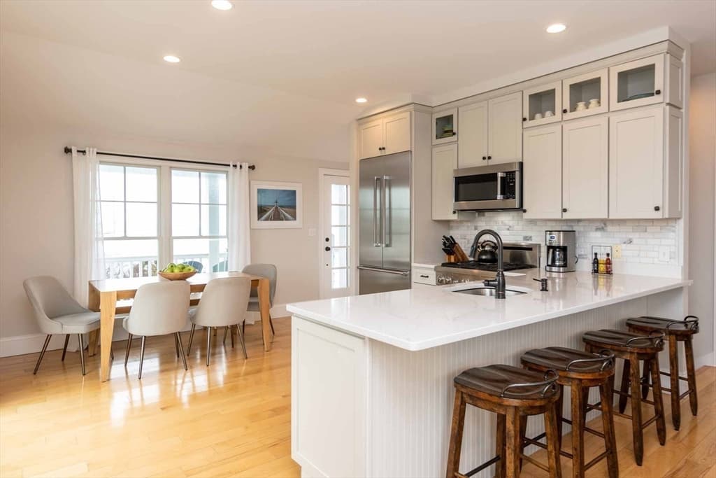 Single Family Residence at 28 Beach Rd, Oak Bluffs MA 02557, photo 11 of 40
