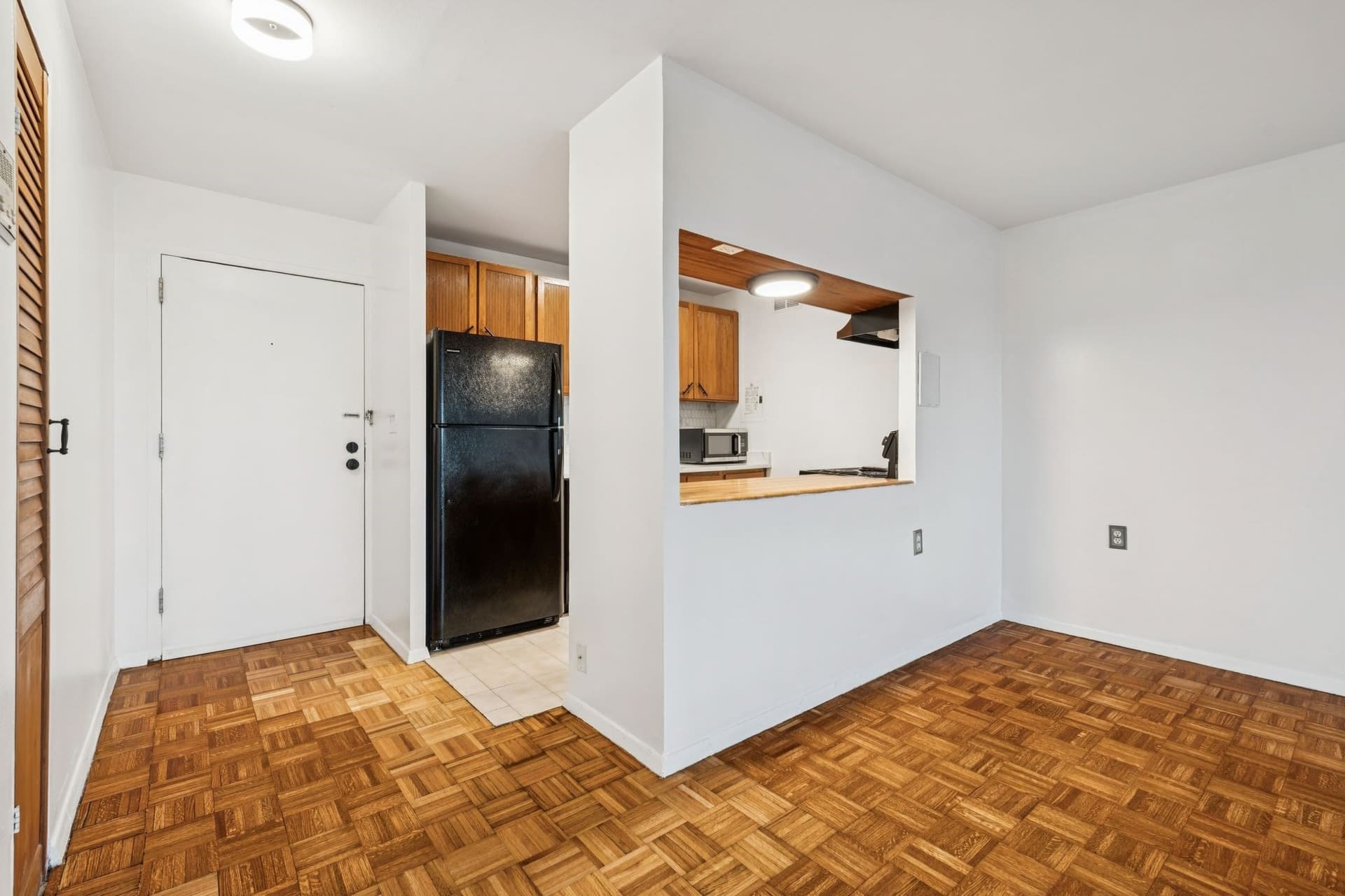 Condominium at 1105 Massachusetts Ave # 6A, Cambridge MA 02138, photo 4 of 16
