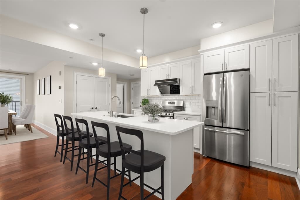 18 Johnson Ave # 3, Quincy MA 02169 photo 2
