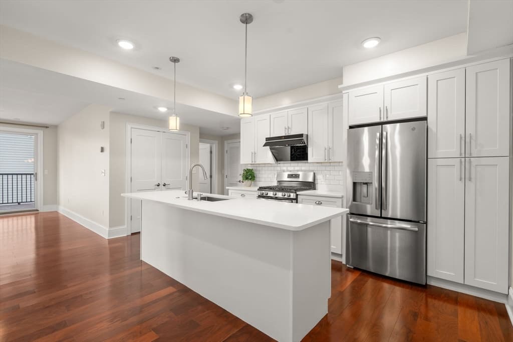 18 Johnson Ave # 3, Quincy MA 02169 photo 3